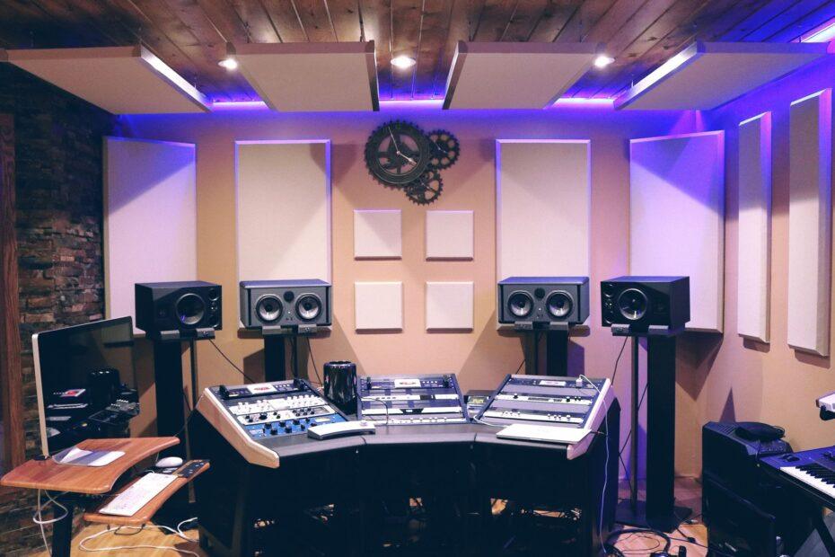 Illustration of Exploring the Evolution of the Modern Recording Studio