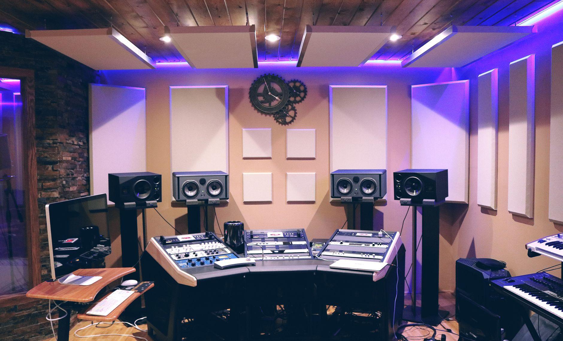 Illustration of Exploring the Evolution of the Modern Recording Studio