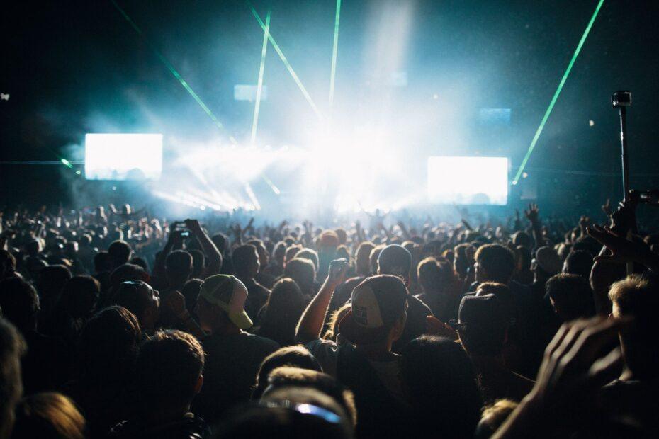Illustration of How Music Festivals Choose Their Headlining Artists