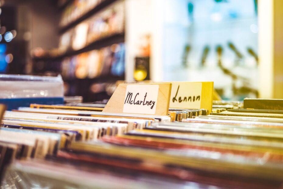 Illustration of How Music Streaming Changed the Way Albums Are Structured