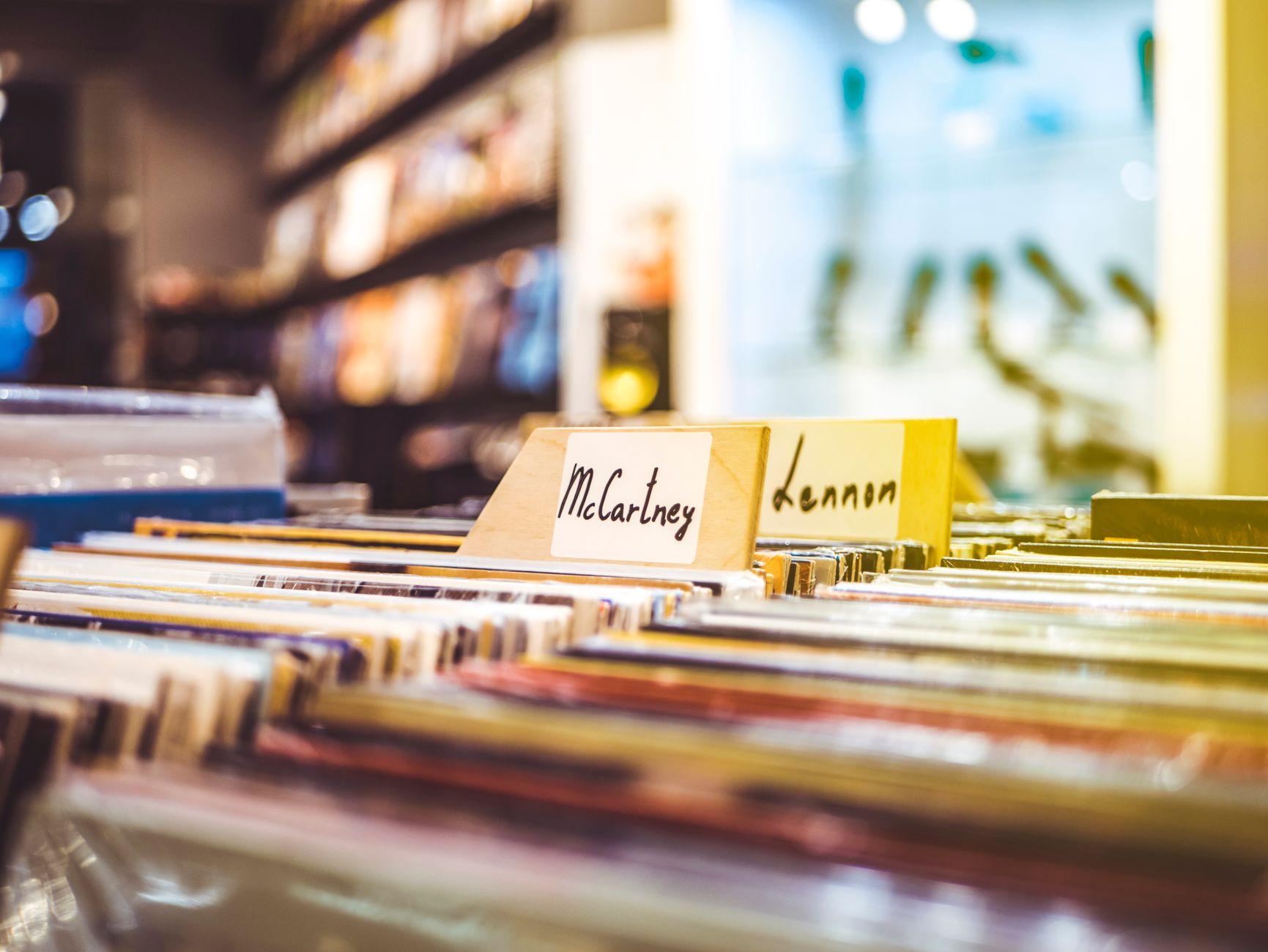 Illustration of How Music Streaming Changed the Way Albums Are Structured
