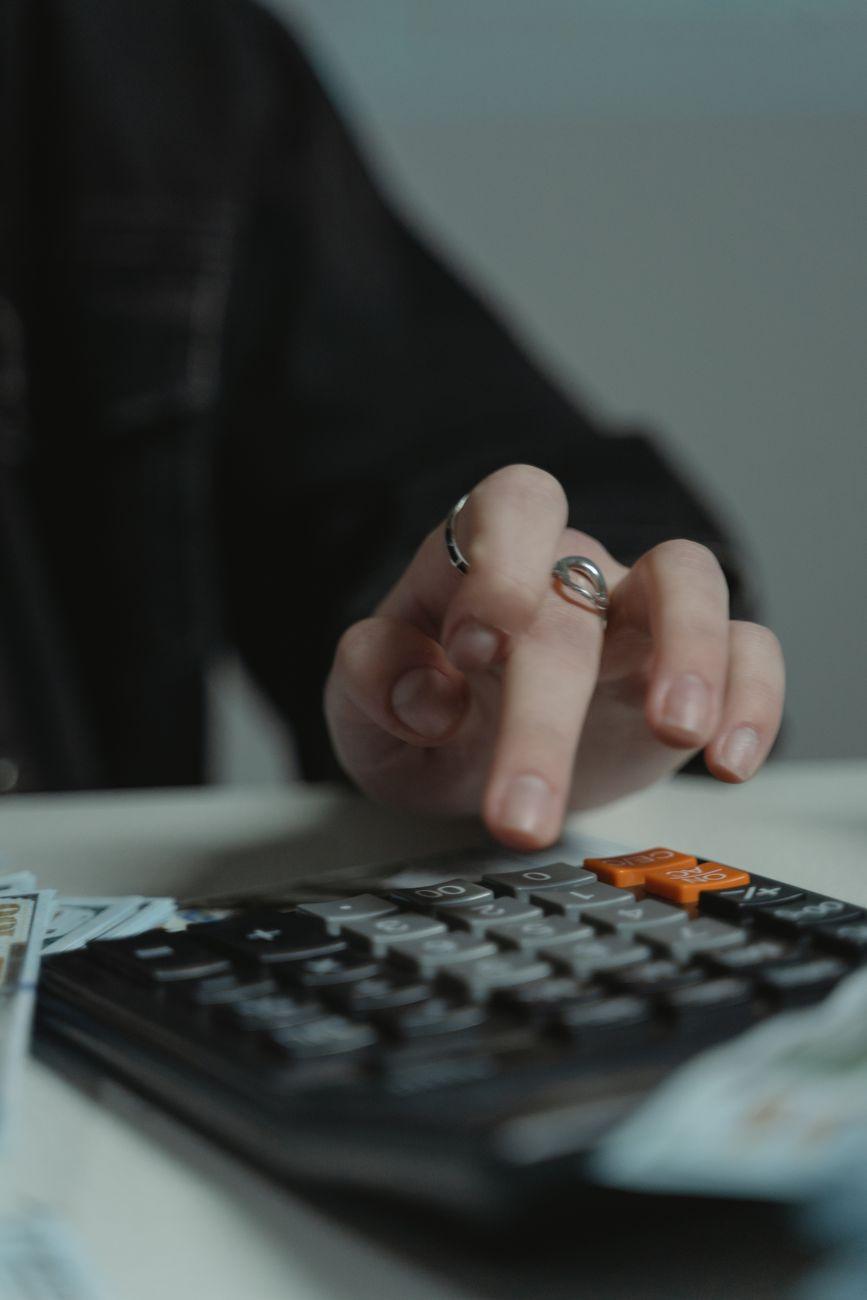 Illustration of Understanding How Streaming Platforms Calculate Artist Payouts