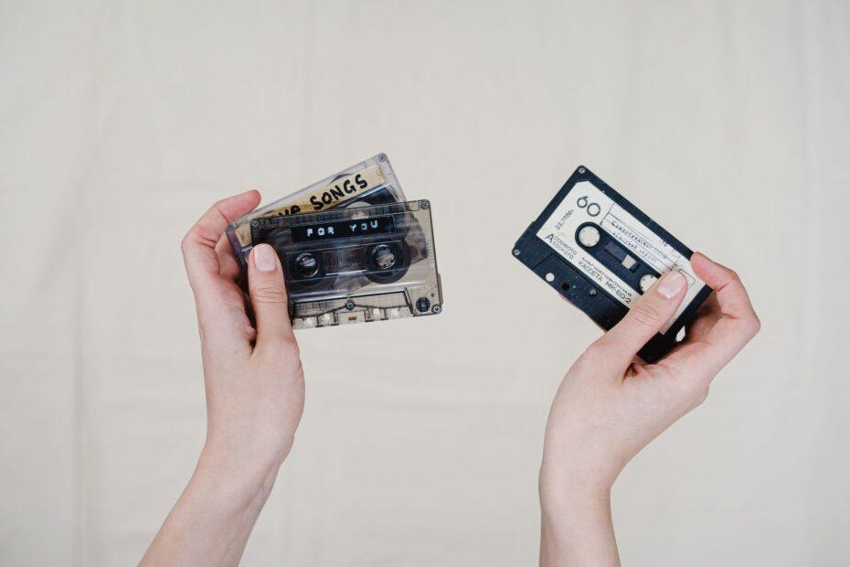 Illustration of What Makes a Song Instantly Recognizable Within Seconds