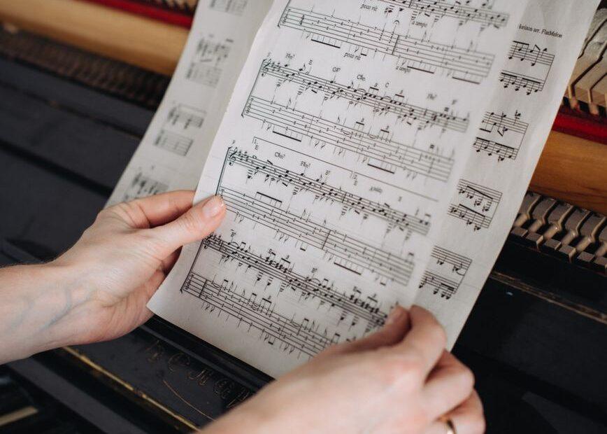 Illustration of What Makes Harmony and Melody Work Together in a Song