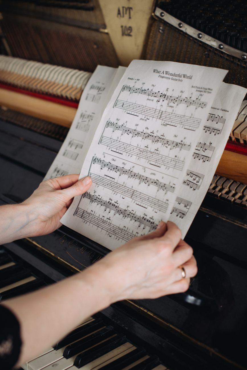 Illustration of What Makes Harmony and Melody Work Together in a Song