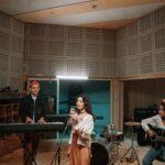 Illustration of What Makes Live Performances Different From Studio Recordings